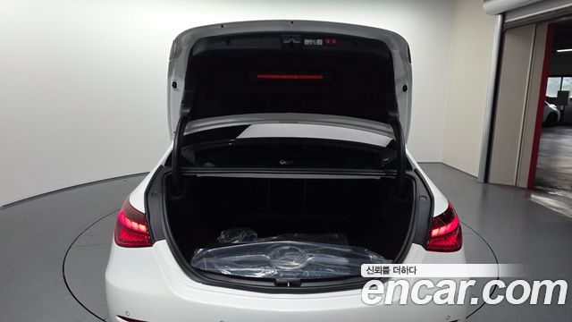 Mercedes-Benz C-Class 2025 — photo 26
