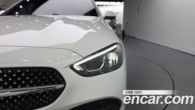 Mercedes-Benz C-Class 2025 — photo 8