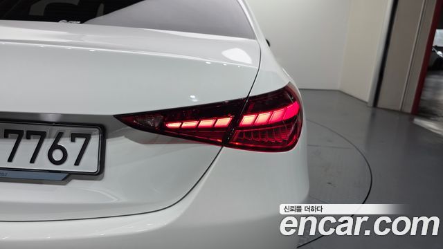 Mercedes-Benz C-Class 2025 — photo 9