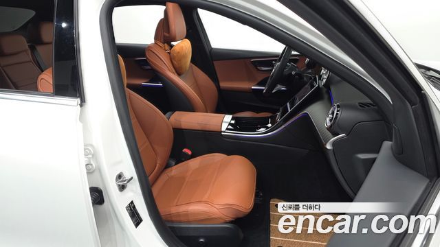 Mercedes-Benz C-Class 2025 — photo 16