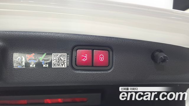 Mercedes-Benz C-Class 2025 — photo 27