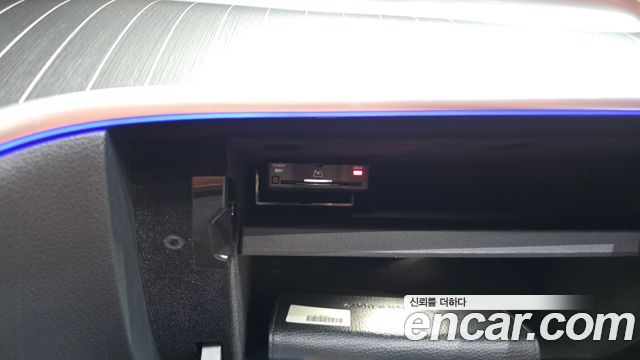Mercedes-Benz C-Class 2025 — photo 29
