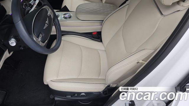 Genesis GV70 2023 — photo 24