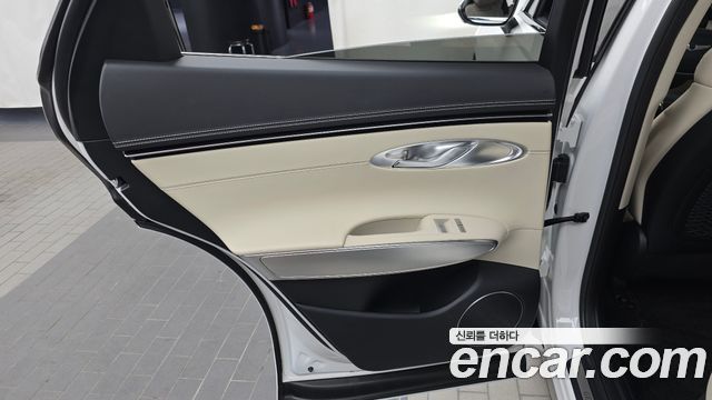Genesis GV70 2023 — photo 15
