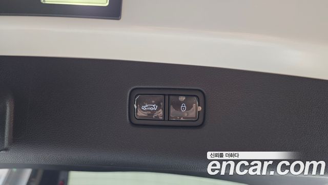 Genesis GV70 2023 — photo 30
