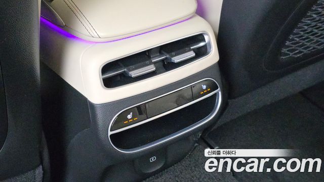Genesis GV70 2023 — photo 31