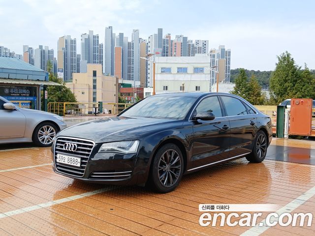 Audi A8 2012 — photo 1