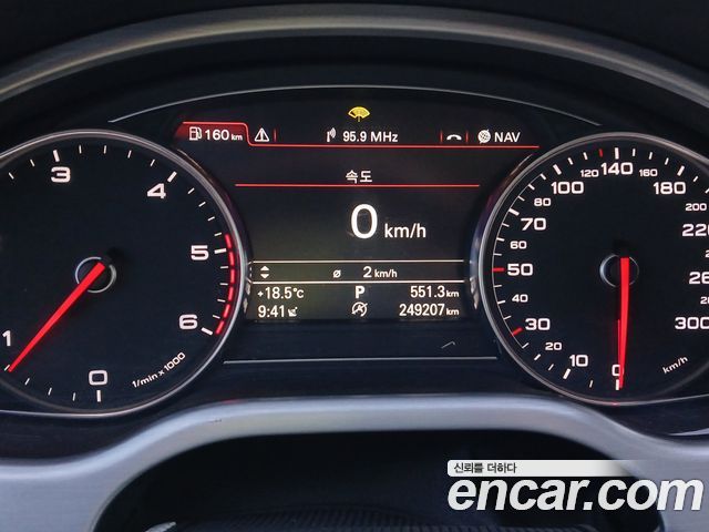 Audi A8 2012 — photo 8