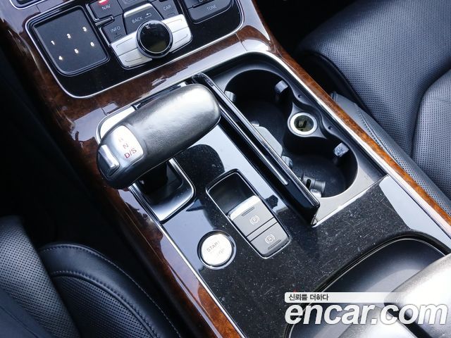 Audi A8 2012 — photo 9