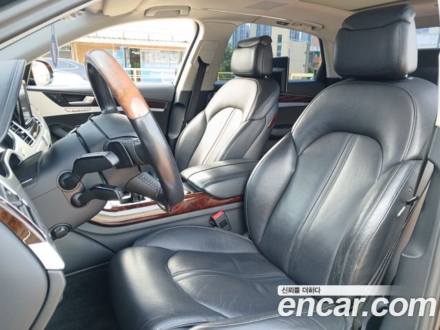 Audi A8 2012 — photo 11
