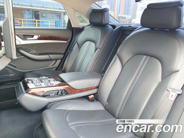 Audi A8 2012 — photo 12