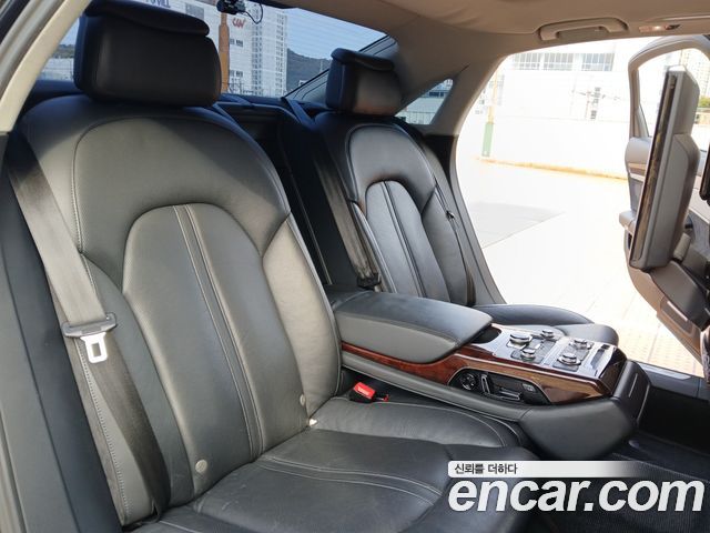 Audi A8 2012 — photo 13