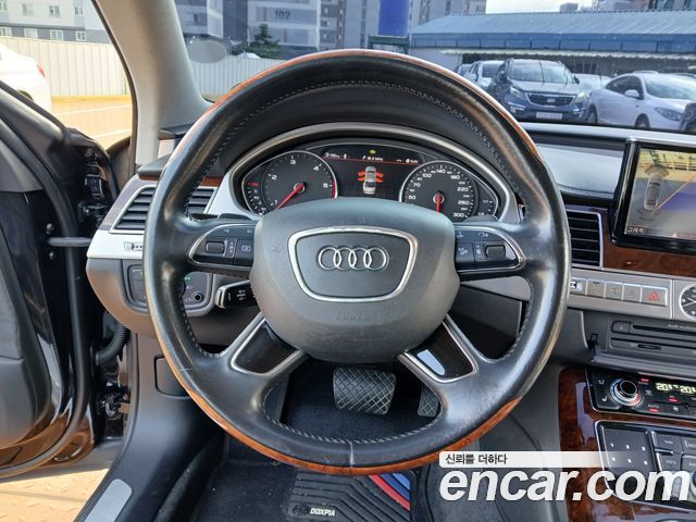 Audi A8 2012 — photo 14