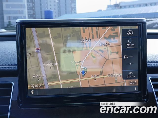 Audi A8 2012 — photo 15