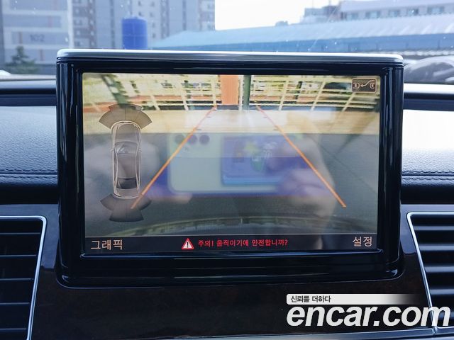 Audi A8 2012 — photo 16