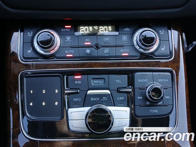 Audi A8 2012 — photo 17