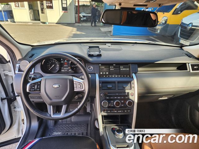 Land Rover Discovery Sport 2018 — photo 10