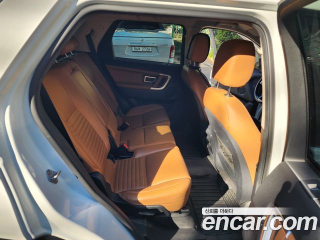 Land Rover Discovery Sport 2018 — photo 11