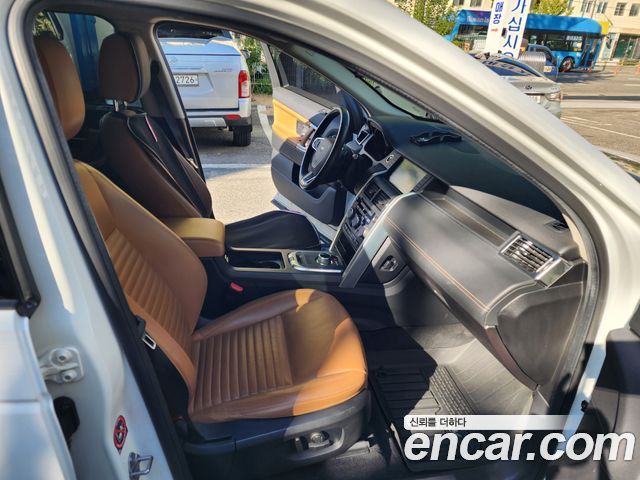 Land Rover Discovery Sport 2018 — photo 12