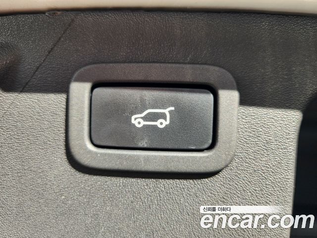 Land Rover Discovery Sport 2018 — photo 17