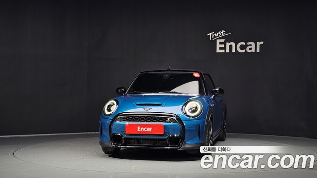 Mini Cooper Convertible 2024 — photo 3