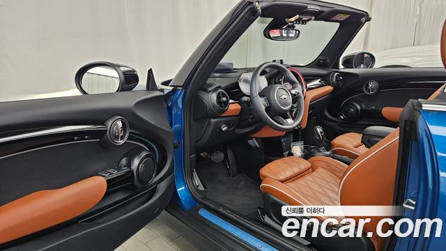 Mini Cooper Convertible 2024 — photo 10