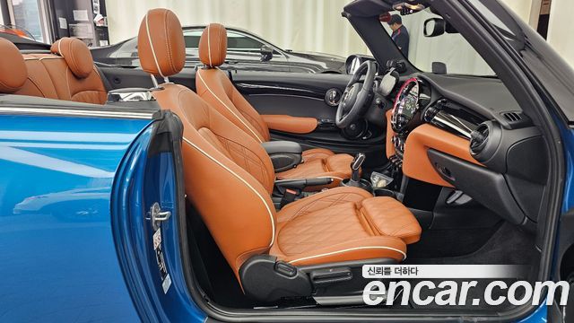 Mini Cooper Convertible 2024 — photo 11