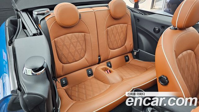Mini Cooper Convertible 2024 — photo 12