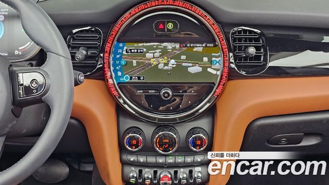 Mini Cooper Convertible 2024 — photo 14
