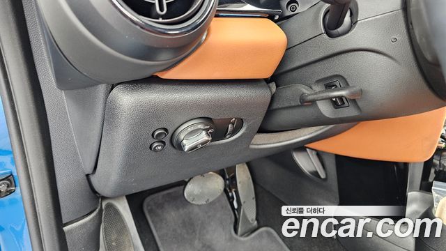 Mini Cooper Convertible 2024 — photo 16