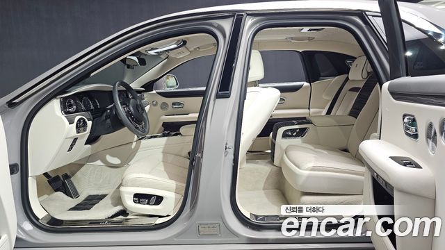Rolls-Royce Ghost 2021 — photo 11