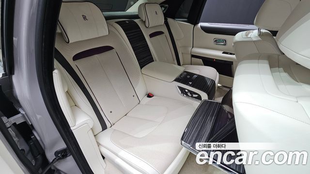 Rolls-Royce Ghost 2021 — photo 12