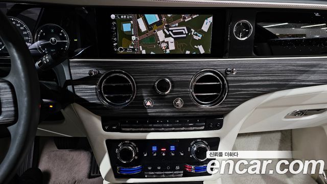 Rolls-Royce Ghost 2021 — photo 15