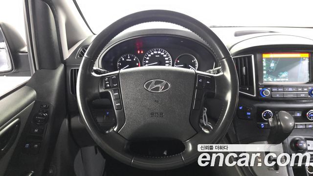 Hyundai Starex 2018 — photo 13