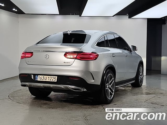 Mercedes-Benz GLE-Class 2017 — photo 4
