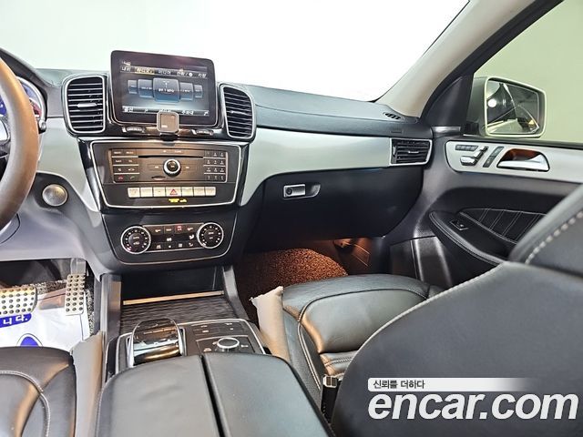 Mercedes-Benz GLE-Class 2017 — photo 10