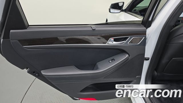 Genesis G80 2019 — photo 15