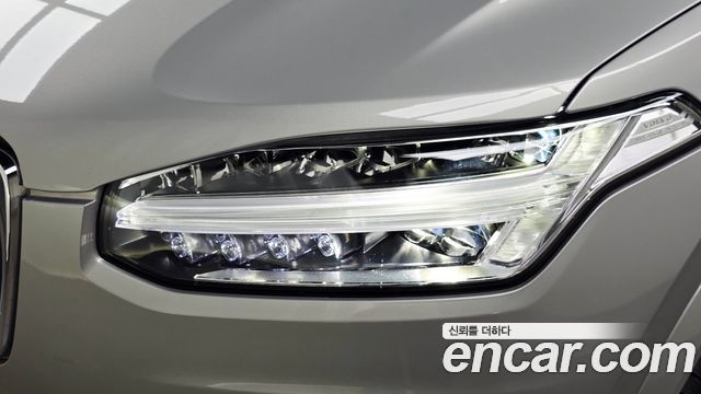 Volvo XC90 2024 — photo 8