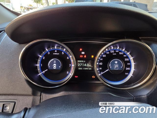 Hyundai Sonata 2011 — photo 8