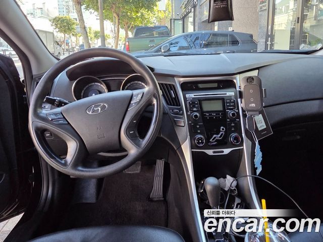 Hyundai Sonata 2011 — photo 9