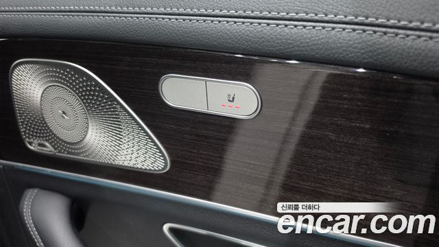 Mercedes-Benz GLE-Class 2022 — photo 25