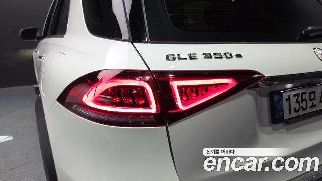 Mercedes-Benz GLE-Class 2022 — photo 9