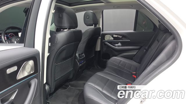 Mercedes-Benz GLE-Class 2022 — photo 16