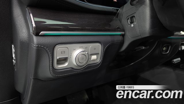 Mercedes-Benz GLE-Class 2022 — photo 27