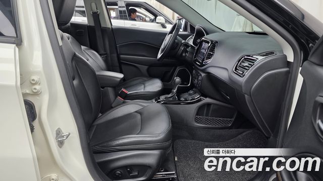 Jeep Compass 2019 — photo 11