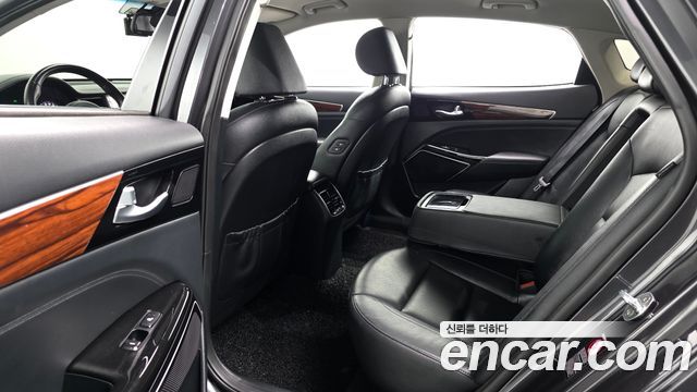 Kia K7 2016 — photo 11