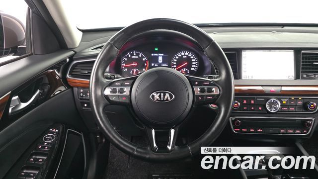 Kia K7 2016 — photo 12