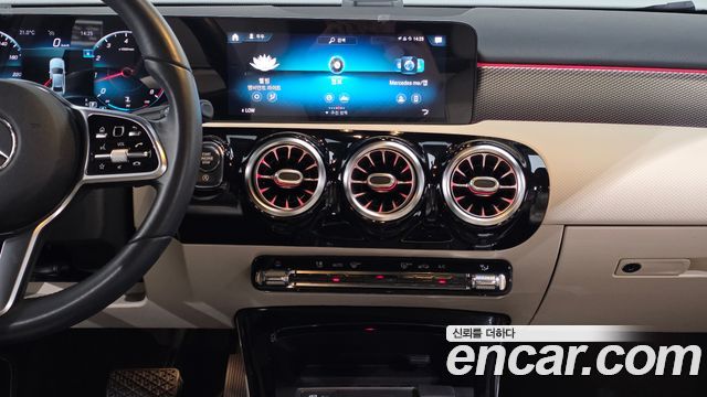 Mercedes-Benz A-Class 2021 — photo 14