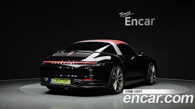 Porsche 911 2024 — photo 2