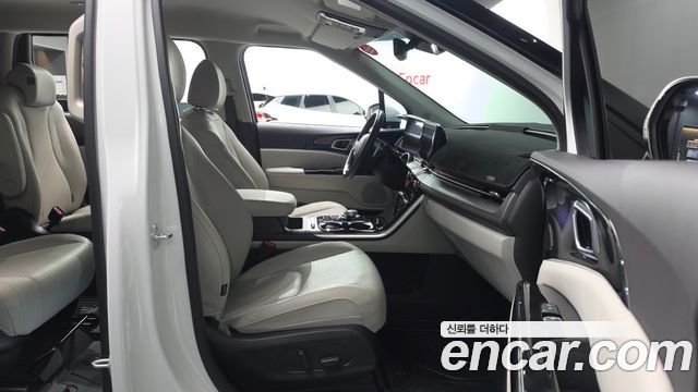 Kia Canival 2023 — photo 17